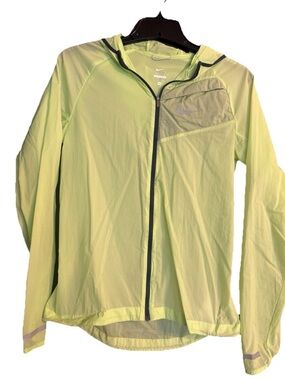 Nike Women's Impossibly Light Reflective Running Jacket Lime black Small